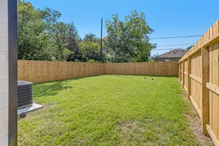 5642 Hirondel St, Houston, TX 77033 - Photo 35