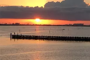 500 Tiki Dr, Tiki Island, TX 77554 - Photo 23