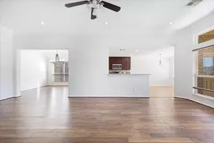 5446 Seabird St, Baytown, TX 77521 - Photo 7