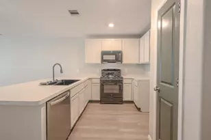 104 Austin Rd, Angleton, TX 77515 - Photo 3