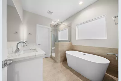 28 Bucan #E, Houston, TX 77076 - Photo 17