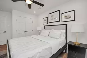 2619 Stoney Brook Dr, Houston, TX 77063 - Photo 15