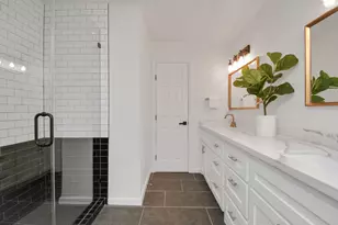 2619 Stoney Brook Dr, Houston, TX 77063 - Photo 17