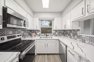 9393 Westwood Village Dr, Houston, TX 77036 - Photo 5