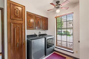 319 S Rivershire Dr, Conroe, TX 77304 - Photo 15