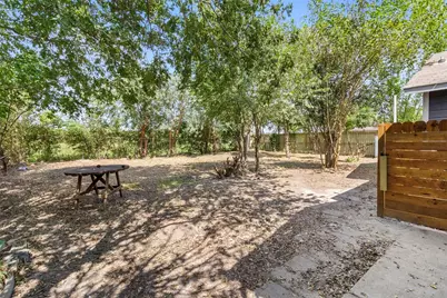 5711 Doulton Drive, Houston, TX 77033 - Photo 11