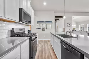 2417 Arbor Edge Crossing, Texas City, TX 77568 - Photo 9