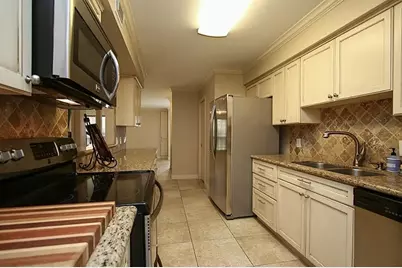 5228 Woodlawn Place, Bellaire, TX 77401 - Photo 11