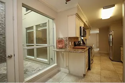 5228 Woodlawn Place, Bellaire, TX 77401 - Photo 13