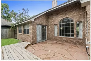 1110 Mabry Mill Rd, Houston, TX 77062 - Photo 9