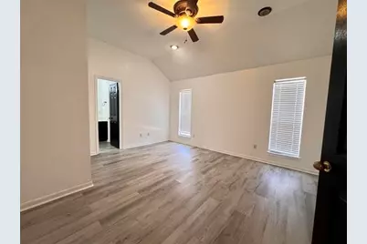 211 S 5th 1/2 Street, Nederland, TX 77627 - Photo 11