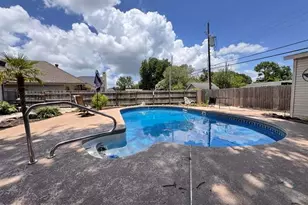 211 S 5th 1/2 St, Nederland, TX 77627 - Photo 3