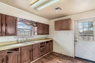 107 Leaning Oaks St, Somerville, TX 77879 - Photo 5