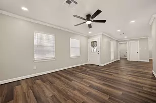8755 Cowart St, Houston, TX 77029 - Photo 15