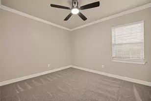 8755 Cowart St, Houston, TX 77029 - Photo 31