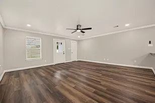 8755 Cowart St, Houston, TX 77029 - Photo 9