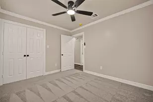 8755 Cowart St, Houston, TX 77029 - Photo 33