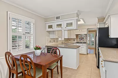 7915 Meadow Lake Lane, Houston, TX 77063 - Photo 11