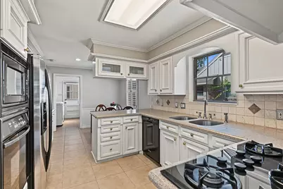 7915 Meadow Lake Lane, Houston, TX 77063 - Photo 13