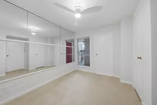 10855 Meadowglen Ln, Houston, TX 77042 - Photo 13