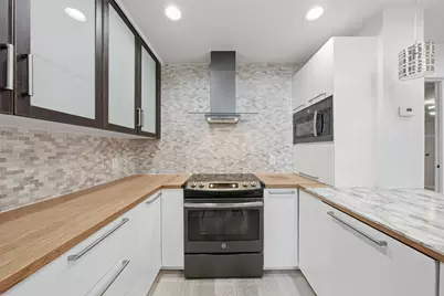 10855 Meadowglen Lane #823, Houston, TX 77042 - Photo 9