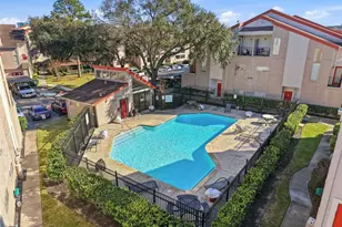 10855 Meadowglen Ln, Houston, TX 77042 - Photo 33