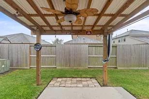 225 Splintered Arrow Dr, La Marque, TX 77568 - Photo 17