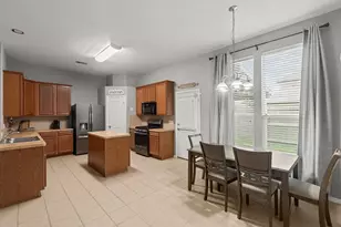 225 Splintered Arrow Dr, La Marque, TX 77568 - Photo 5