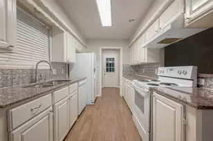 1406 Pinecroft Dr, Sugar Land, TX 77498 - Photo 13