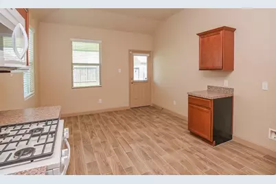 5502 Floral Valley Lane, Katy, TX 77449 - Photo 9