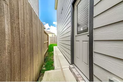 14975 Eagle Feather Drive, Houston, TX 77090 - Photo 33
