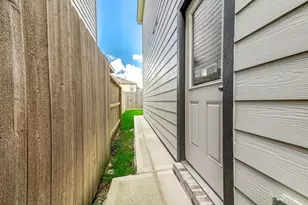 14975 Eagle Feather Dr, Houston, TX 77090 - Photo 33