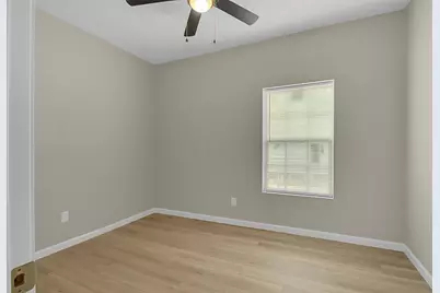 101 E James Street, Baytown, TX 77520 - Photo 7