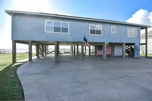 1504 W Bayshore Dr, Palacios, TX 77465 - Photo 3