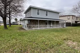 1101 4th Ave N, Texas City, TX 77590 - Photo 1