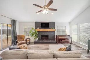 3711 Moss Tree Rd, Houston, TX 77043 - Photo 5