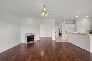 525 Lockland Ln, League City, TX 77573 - Photo 9