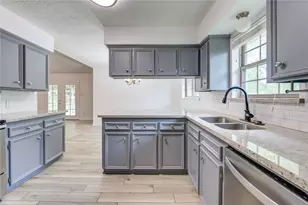3224 Teakwood Cir, Dickinson, TX 77539 - Photo 9