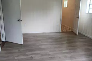 527 W 6th St, Freeport, TX 77541 - Photo 9