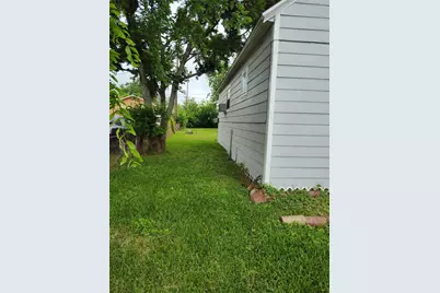 527 W 6th Street, Freeport, TX 77541 - Photo 21