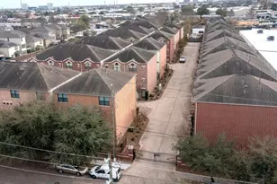 8715 Meadowcroft Dr, Houston, TX 77063 - Photo 9