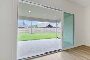 16119 Rustling Woods Rd, Conroe, TX 77302 - Photo 7