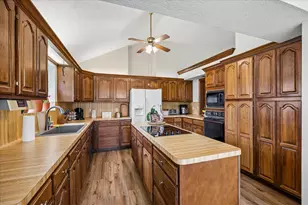 1104 Tipperary Ave, Friendswood, TX 77546 - Photo 5