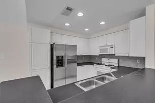 15 Scarlet Woods Ct, The Woodlands, TX 77380 - Photo 5