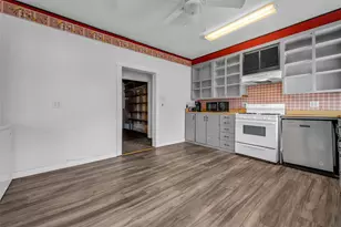 730 S Holmes St, La Porte, TX 77571 - Photo 17