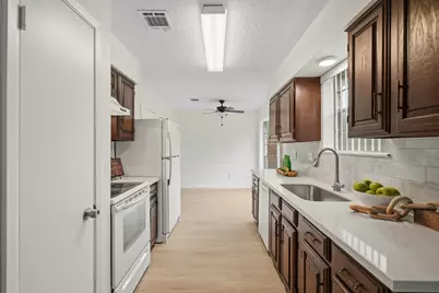 11502 Elmcroft Drive, Houston, TX 77099 - Photo 13