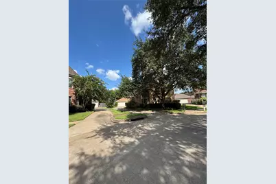8230 Falling Water Court, Sugar Land, TX 77478 - Photo 3