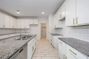 13010 Oleander Bay Ln, Texas City, TX 77568 - Photo 9