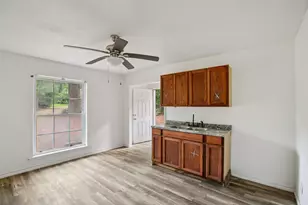 242 Bishop, Livingston, TX 77351 - Photo 9