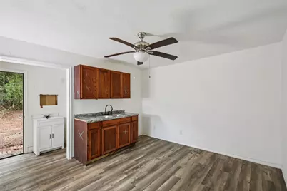 242 Bishop, Livingston, TX 77351 - Photo 7